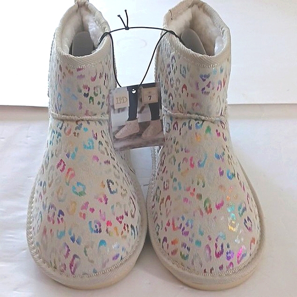 NWT Cute Girl's Cozy Multi-Color Faux Suede Boots Size 7 - Picture 1 of 15
